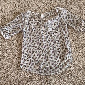 Women’s blouse size small